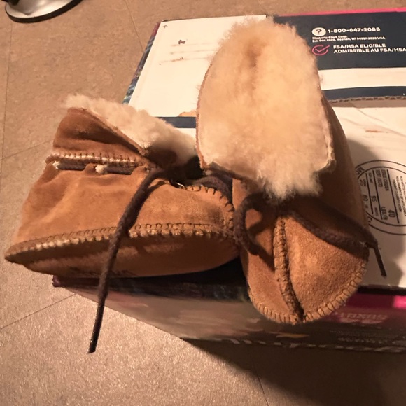 Baby minnetonka moccasins - Picture 2 of 3